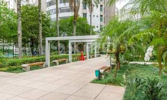 Imagem 6: Condominium Club Ibirapuera = Al. Dos Jurupis proximo a estação do metrô