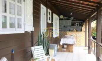 Imagem: R1-Belissima Casa com 2 dormitorio sendo