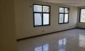 Imagem 5: Hospital São Paulo, Conjunto comercial ao lado da Estação Shopping/ Metrô Santa Cruz