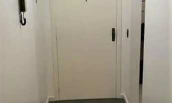 Imagem 3: Apartamento 2 dormitórios com churrasqueira, cozinha e banheiro com armários