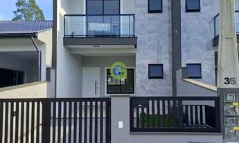 Imagem 3: Sobrado à venda com suíte, sacada e excelente padrão de acabamento em Forquilhas