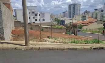 Imagem: Terreno à venda no bairro Fundinho em Uberlândia