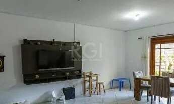 Imagem 5: Casa em Porto Alegre, no bairro Cavalhada, com 5 dormitório(s), e 5 banheiros, à