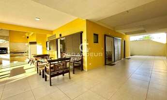 Imagem 5: Luxuosa Residência à Beira-Mar: Vista Deslumbrante e Conforto