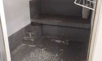 Imagem 4: Quarto com banheiro e quintal