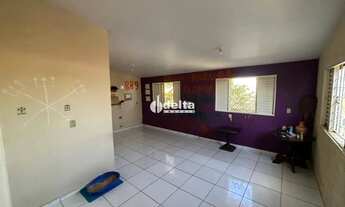 Imagem 2: Casa disponível com 4 quartos sendo 1 suíte para venda no bairro Cidade Jardim em Uberlând