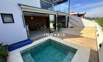 Imagem: Sobrado com 3 suítes e Piscina para venda