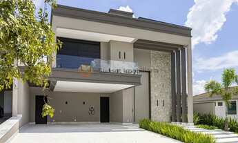 Imagem 2: Casa Jequitibá - Moderna com Fundo para Área Verde, Privacidade e Sofisticação em Alphavil