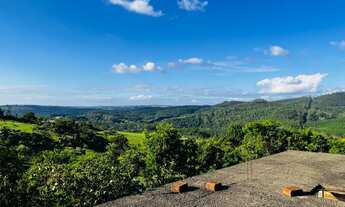 Imagem 7: Terreno com área construída e vista deslumbrante!