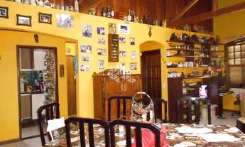 Imagem 5: Dois sobrados e edícula com pátio, uso comercial ou residencial na Tristeza