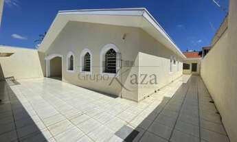 Imagem 2: Casa para venda com 244 metros quadrados com 4 quartos em Parque Itamarati - Jacareí - SP