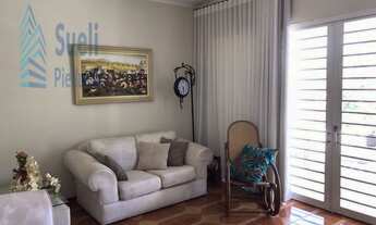 Imagem 6: Belo sobrado-próximo Macarronada Italiana-sol da manhã-3 dormitórios-closet-sacada-clara e