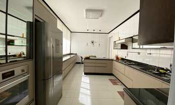 Imagem 4: Casa de condomínio sobrado para venda possui 394 metros quadrados com 4 quartos