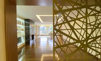 Imagem 4: Casa com espaços generosos em condomínio com muito espaço e verde no jardim marajoara