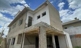 Imagem: Casa com 3 suítes para venda possui 260