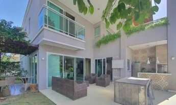 Imagem 6: Casa de condomínio para aluguel possui 250 metros quadrados com 4 quartos