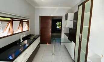 Imagem 4: Casa de condomínio para venda possui 380 metros quadrados com 4 quartos