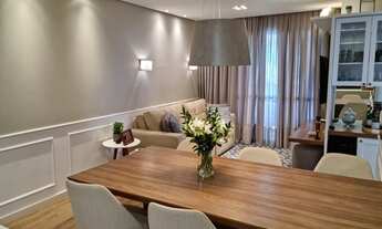 Imagem 3: Apartamento à venda com dois dormitórios, sendo um uma suite e duas vagas de garagem, no b