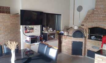 Imagem 4: Linda edicula, piscina, jacuzzi, perfilado, quarto,churrasqueira. não tem Lage.