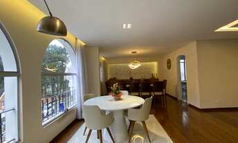 Imagem 7: Casa com espaços generosos em condomínio com muito espaço e verde no jardim marajoara