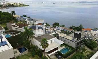 Imagem: Casa com 4 dormitórios e vista para o mar