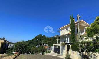 Imagem 4: Duas casas com área total de 307 m2 para vender na serra gaúcha