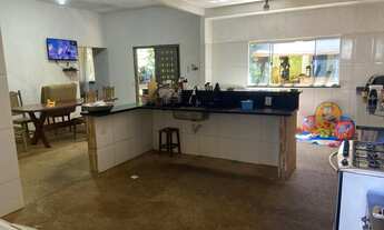 Imagem 2: Sobrando grande Casa com 4 dormitórios