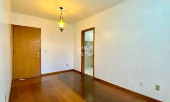 Imagem 6: Apartamento de 2 dormitórios com sacada integrada e churrasqueira com vaga coberta no bair