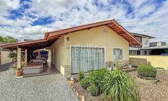 Imagem: Casa com cozinha artesanal em Timbó no