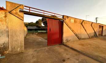 Imagem 4: Vende-se lote grande , com uma casa que precisa de reforma , no fundo