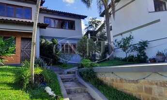 Imagem 3: DOIS SOBRADOS EM AMPLO TERRENO ARBORIZADO E COM PISCINA IDEAL PARA A FAMÍLIA E PARA RECEBE