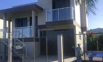 Imagem: Casa com Piscina e ótima Vista