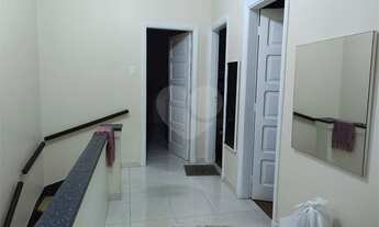 Imagem 6: 03 dormitórios, sala 02 ambientes, 02 banheiros, contem uma edícula nos fundos, 02 vagas