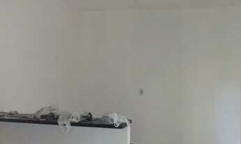 Imagem 5: Quitinete ampla e bem localizada Ônibus na porta!