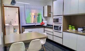 Imagem 4: Sobrado de 3 Suítes, Quarto, Sala. Cozinha, Lavanderia, Área de Churrasqueira e 2 Vagas na