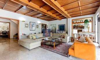 Imagem 5: Casa com piscina coberta