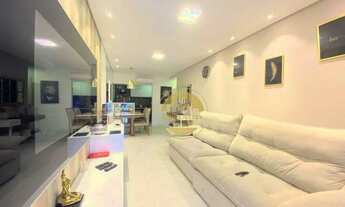 Imagem 2: 3 dormitórios com varanda a passos do mar