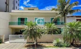 Imagem 3: Sobrado Robusto no Centro de Guaratuba 400m², 4 Suítes e Piscina a 400m do Mar