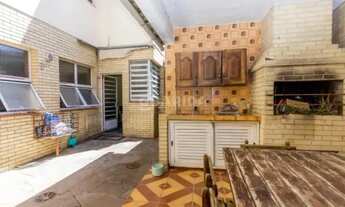 Imagem 7: Casa Residencial com 4 dormitórios, sendo 2 suítes, e 4 vagas de garagem no bairro Tristez