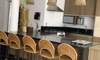 Imagem 3: Linda casa com jardim, piscina, churrasqueira e sauna! Área linear c/ 4 quart e escritório