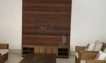 Imagem 4: Linda casa com jardim, piscina, churrasqueira e sauna! Área linear c/ 4 quart e escritório