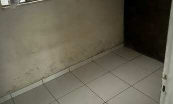 Imagem 3: Casa com varanda e quintal