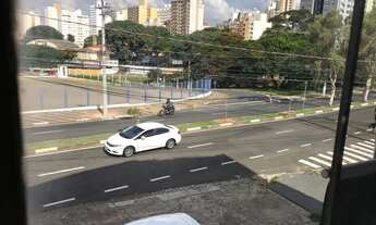 Imagem 3: Salão com 601 m de área construída, térreo e mais dois andares na Avenida Barão de Itapura