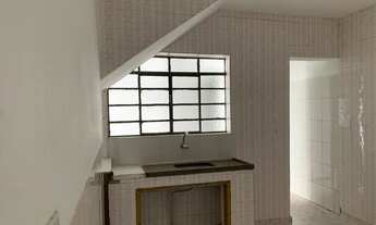 Imagem 2: Casa térrea com 01 dormitório, cozinha, banheiro - vaga para carro, entrada independente