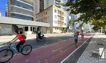 Imagem 5: Encante-se com este espaçoso apartamento de frente para o mar disponível para locação anua