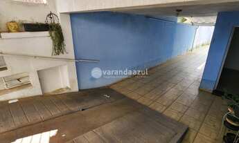 Imagem 2: Casa com Amplo terreno em Excelente Localização. Ótimo para Construtor e Investidor. Prop