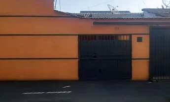 Imagem: 2 casas- uma de 5 e uma de 3 cômodos