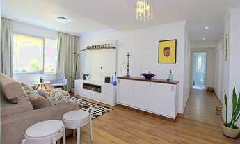 Imagem 3: Oportunidade no bairro Petrópolis. Apartamento mobiliado, com 2 quartos, vaga.Edifício com