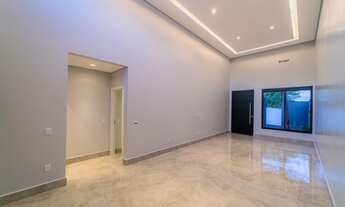 Imagem 6: Casa de condomínio para venda tem 320 metros quadrados com 4 quartos