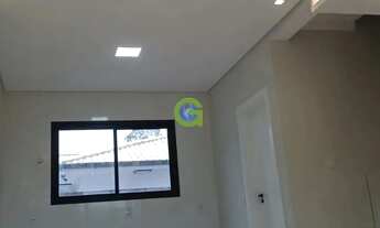 Imagem 7: Sobrado à venda com suíte, sacada e excelente padrão de acabamento em Forquilhas